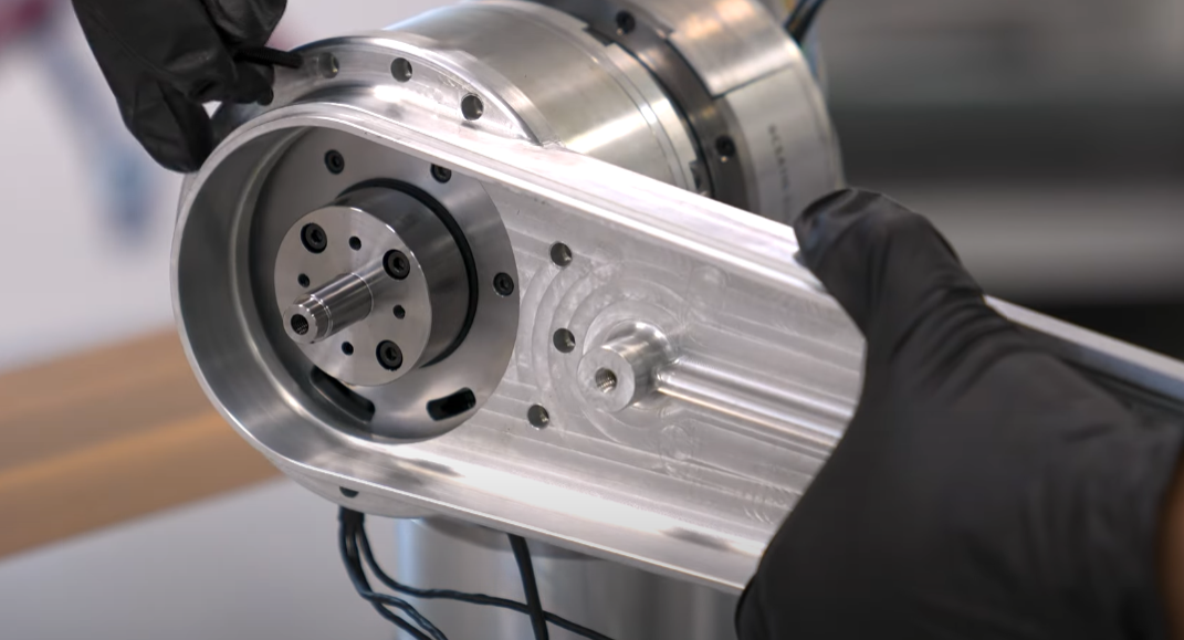 Media Center 162 Mounting-The-Actuator-On-The-Robot-Leg